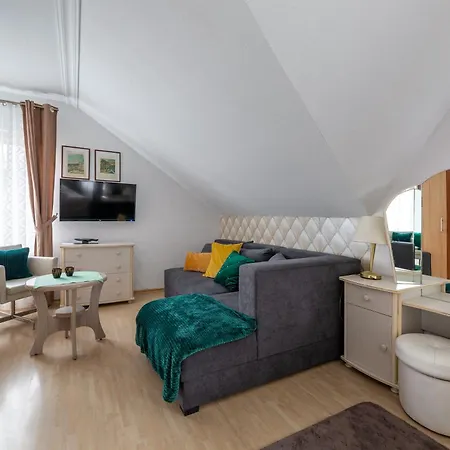 Pigmalion - Sauna, Jacuzzi, Parking, Ogrod Vendégház