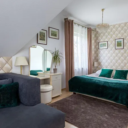 Vendégház Pigmalion - Sauna, Jacuzzi, Parking, Ogrod
