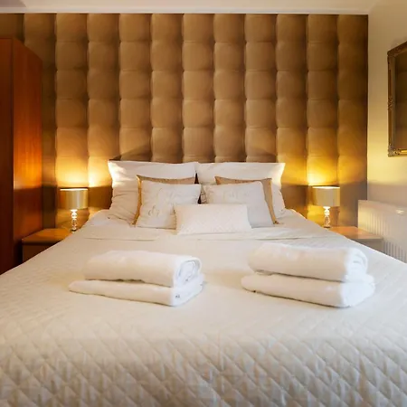 Pigmalion - Sauna, Jacuzzi, Parking, Ogrod בית הארחה 3*