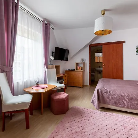 Pigmalion - Sauna, Jacuzzi, Parking, Ogrod בית הארחה