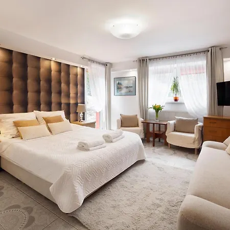 Guest house Pigmalion - Sauna, Jacuzzi, Parking, Ogrod