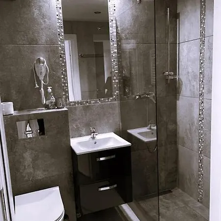 Pigmalion - Sauna, Jacuzzi, Parking, Ogrod בית הארחה 3*