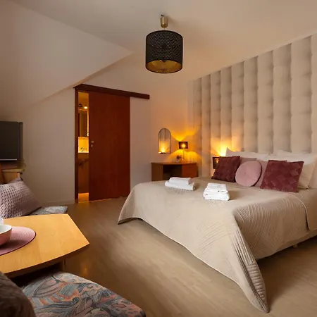 Pigmalion - Sauna, Jacuzzi, Parking, Ogrod בית הארחה 3*