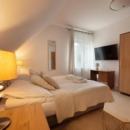 Pigmalion - Sauna, Jacuzzi, Parking, Ogrod Vendégház 3*